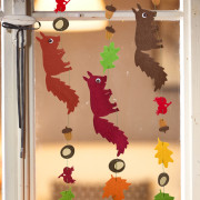 Kreatívna sada Prvá navliekanie plstená girlanda Veverka Haba