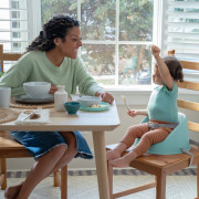 Podsedák na jedálenskú stoličku My Spot™ 6 m+, do 15 kg Ingenuity