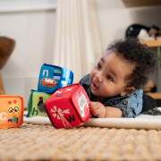 Hračka textilné kocky abeceda Alpha Stacks™ 4 ks 3 m+ Baby Einstein