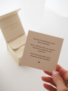 Tehotenský šperk bola Glow hladká zlatá s bielym kamienkom + retiazka Moniel