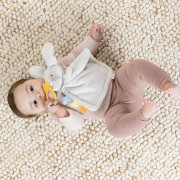 Hračka maznáčik s hryzátkom zajačik Cozy Sylvi™ 0 m+ Ingenuity