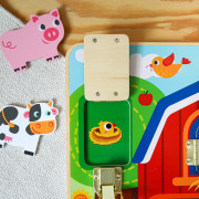 Activity Board so zámkami Farma