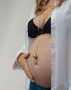 Dojčiaca podprsenka bambus Nuuma Black s vyberateľnými vložkami + prací sáčok Moniel