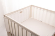 Mušelínový mantinel do postieľky Bump Air 180 x 30 cm Babymatex