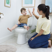 Redukcia na WC nalepovacia Flip & Sit ™ Stitch ™ 18 m + do 23 kg Bright Starts