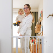 Bezpečnostná zábrana na schody a dvere 75–96 cm, detská aj pre psov, bez vŕtania Babyono