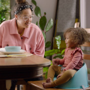 Podsedák na jedálenskú stoličku My Spot™ 6 m+, do 15 kg Ingenuity