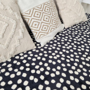 Deka Mazlík - čierna biele bodky