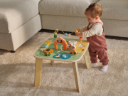 Stolík s aktivitami drevený Farmers Funday Tiny Love