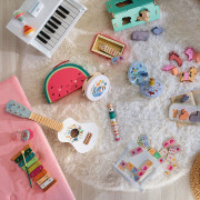 Drevená gitara Zvieratá sveta Sarah Betz Vilac