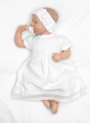 Luxusné šatôčky s čipkou Sofia krátkym rukávom + čelenka 2D sada bielej