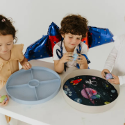 Senzorická triediaca tácka Play Tray Jellystone Designs