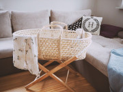 Stojan na Mojžišov košík pre bábätko Smart Transparent bezfarebný lak Ahojbaby