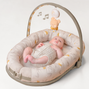 Hniezdo pre bábätko s hrazdou Little Explorer Taf Toys