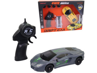 Elektroauto na ovládanie s vymeniteľnými kolesami a funkciou driftovania