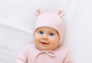 Prešívaná čiapočka podšitá na zaväzovanie ružová Baby Service