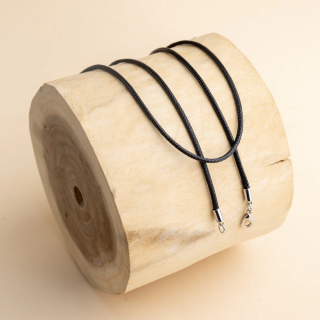 Čierna zapletaná šnúrka k rolničkám