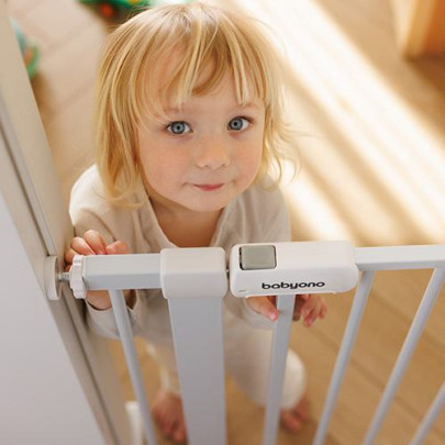 Bezpečnostná zábrana na schody a dvere 75–96 cm, detská aj pre psov, bez vŕtania Babyono