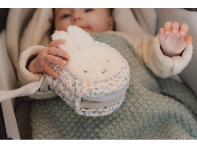 Závesná textilná knižka zajačik Little Dutch Miffy Lucky Leaves