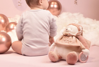 Darčeková sada Plyšový ľadový medvedík s krúžkom 30 cm ružový Doudou