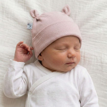 Dojčenská nasadzovacia bavlnená čiapka s uškami Ružová Babyservice