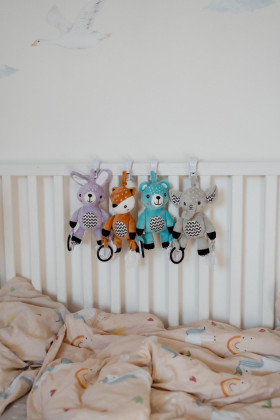 Hrkálka plyš 30 cm záves na postieľku/kočík 0 m+ babyted