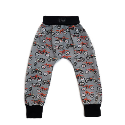 Rastúce detské tepláky Motorky Esito čierna