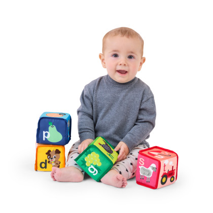 Hračka textilné kocky abeceda Alpha Stacks™ 4 ks 3 m+ Baby Einstein