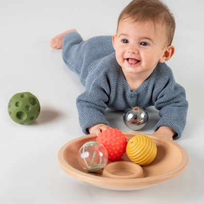 Misa s loptičkami pre hru na brušku Taf Toys