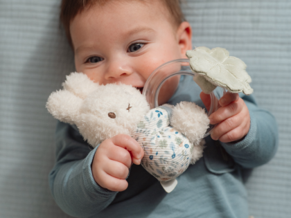 Hrkálka s korálkami králiček Miffy Lucky Leaves Little Dutch