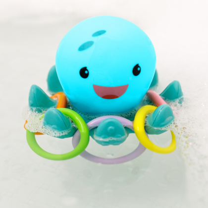 Svietiaca chobotnica s krúžkami do kúpeľa Infantino