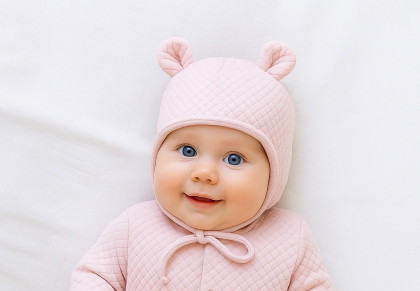 Prešívaná čiapočka podšitá na zaväzovanie ružová Baby Service