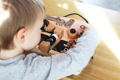 Motorická doska so zámkami a otáčavými prvkami small foot