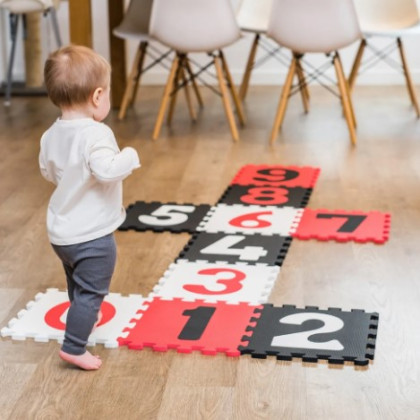 Penové puzzle, podložka Čísla, 10 ks, čierna/červená/biela, BabyOno