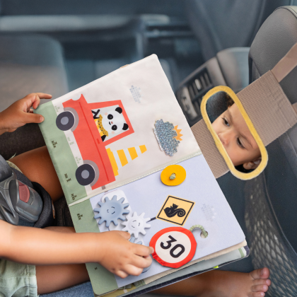 Knižka s aktivitami do auta Busy Book Taf Toys