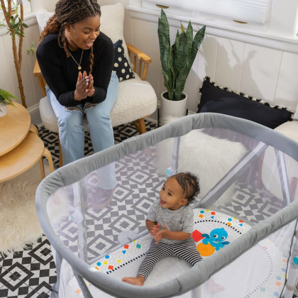 Postieľka s ohrádkou na hranie a klavírom 3 v 1 Kick & Snooze™ 0 m+ Baby Einstein