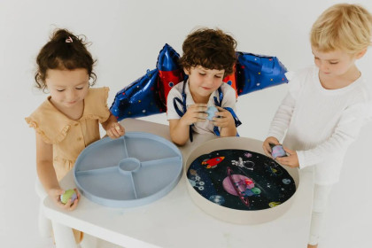 Senzorická triediaca tácka Play Tray Jellystone Designs