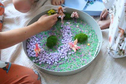 Senzorická triediaca tácka Play Tray Jellystone Designs