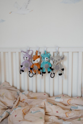 Hrkálka plyš 30 cm záves na postieľku/kočík 0 m+ babyted