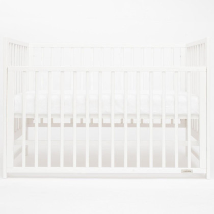 Detská postieľka New Baby BASIC so sťahovacou bočnicou biela