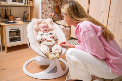 Elektrické hojdačka Pearl MoMi