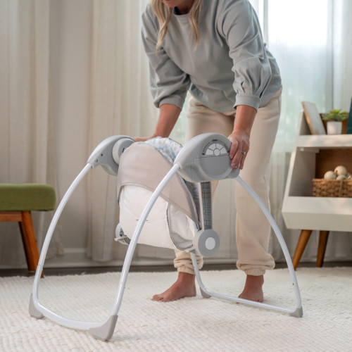 Hojdačka konvertibilná cestovná s melódiou Endless Blooms™ 0 m+ do 9 kg Ingenuity