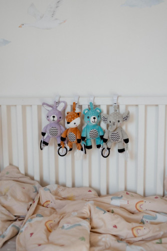 Hrkálka plyš 30 cm záves na postieľku/kočík 0 m+ babyted
