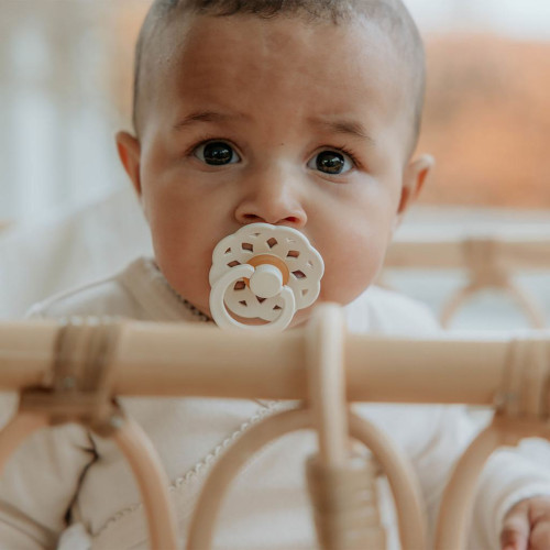Cumlík Boheme z prírodného kaučuku 1 ks 6 m+ Bibs