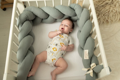 Mušelínový mantinel vrkoč 200 cm Babymatex - chránič do postieľky