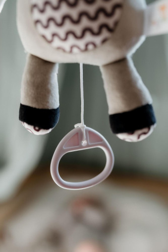Naťahovací hrací strojček plyš 30 cm záves na postieľku/kočík Babyted
