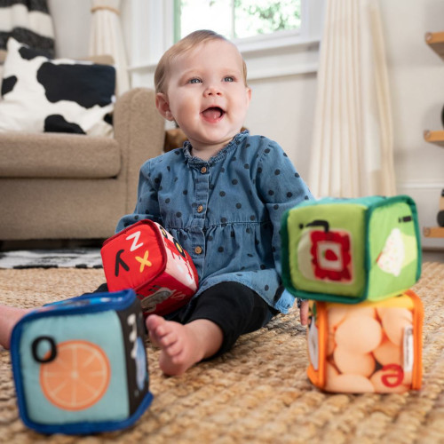 Hračka textilné kocky abeceda Alpha Stacks™ 4 ks 3 m+ Baby Einstein