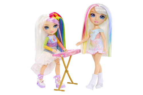 Rainbow High Junior Fashion bábika v rockovej kapele