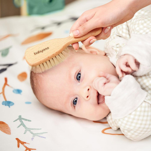 Stredne mäkká kefa z prírodných štetín BabyOno