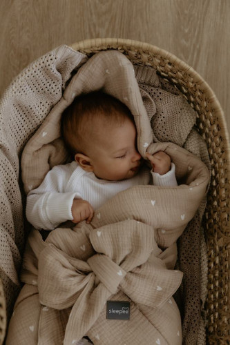 Mušelínová zavinovačka Love béžová so srdiečkami Sleepee